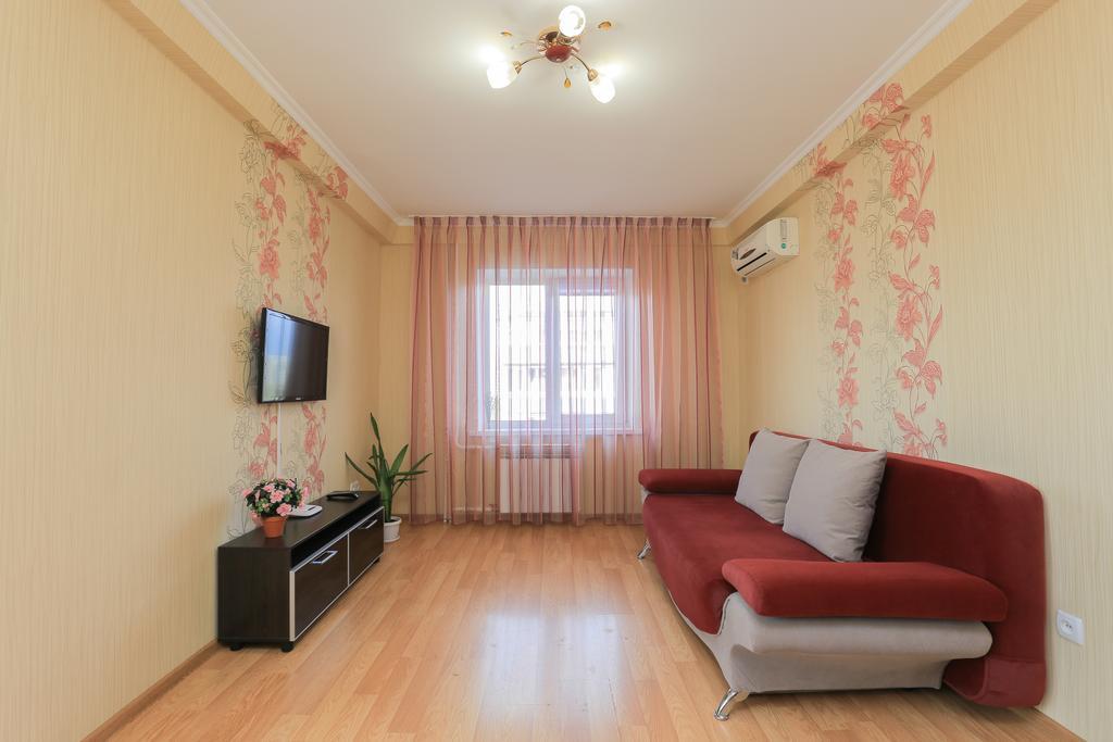 Apartment On Obolonskiy Prospect 12 Kiev Exteriör bild
