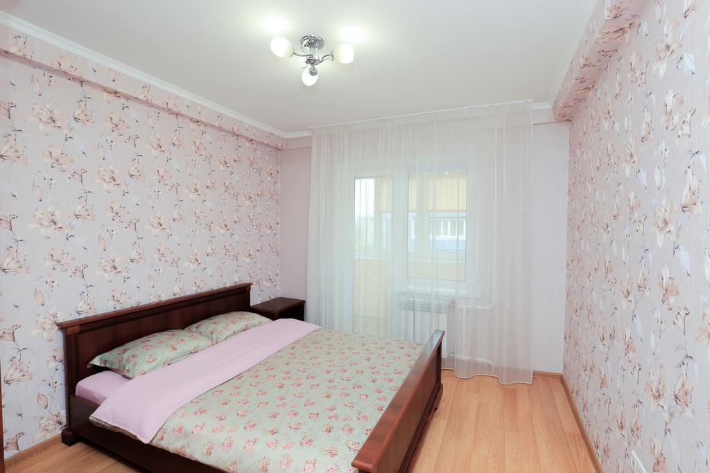 Apartment On Obolonskiy Prospect 12 Kiev Exteriör bild