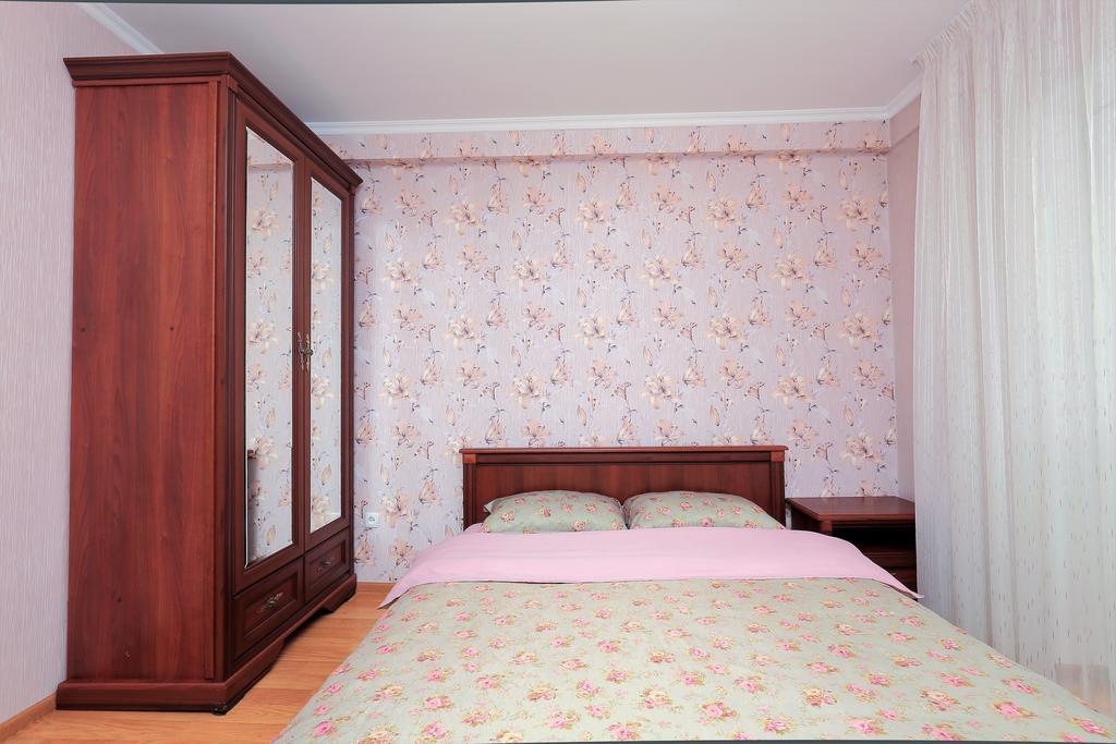Apartment On Obolonskiy Prospect 12 Kiev Exteriör bild