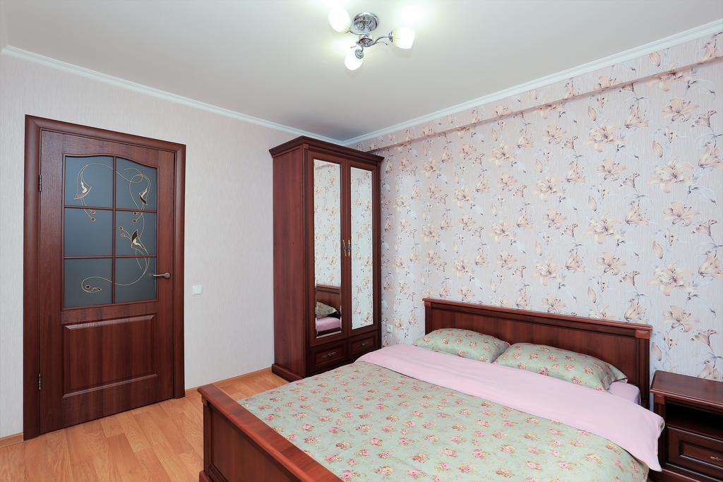 Apartment On Obolonskiy Prospect 12 Kiev Exteriör bild